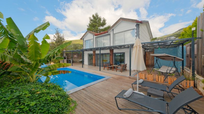 Kaş Kalkan Villa Kiralama: Kaş mı Daha Avantajlı, Kalkan mı?